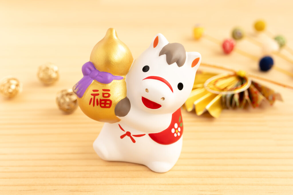 午年 干支 2026年 年賀状 可愛い 馬の置物 日本